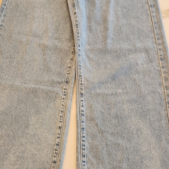 JEANS Pink bow on back pockets. Reminiscent of Loveshackfancy. So preppy! - Picture 5 of 10